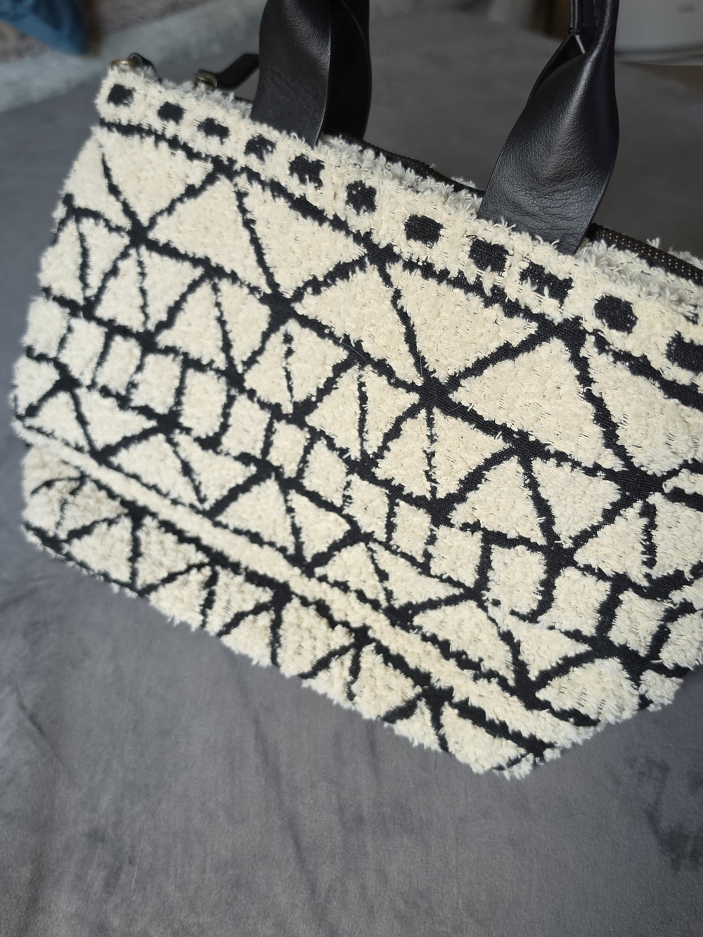 Universal Thread Cream and Black Geometric Shag Tote